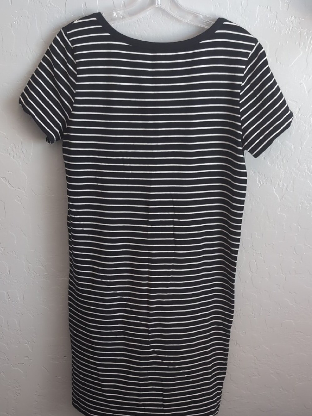 🏵️ 3 FOR $10🏵️ Black & White Striped Scoop Neck Tee Dress - Picture 4 of 4